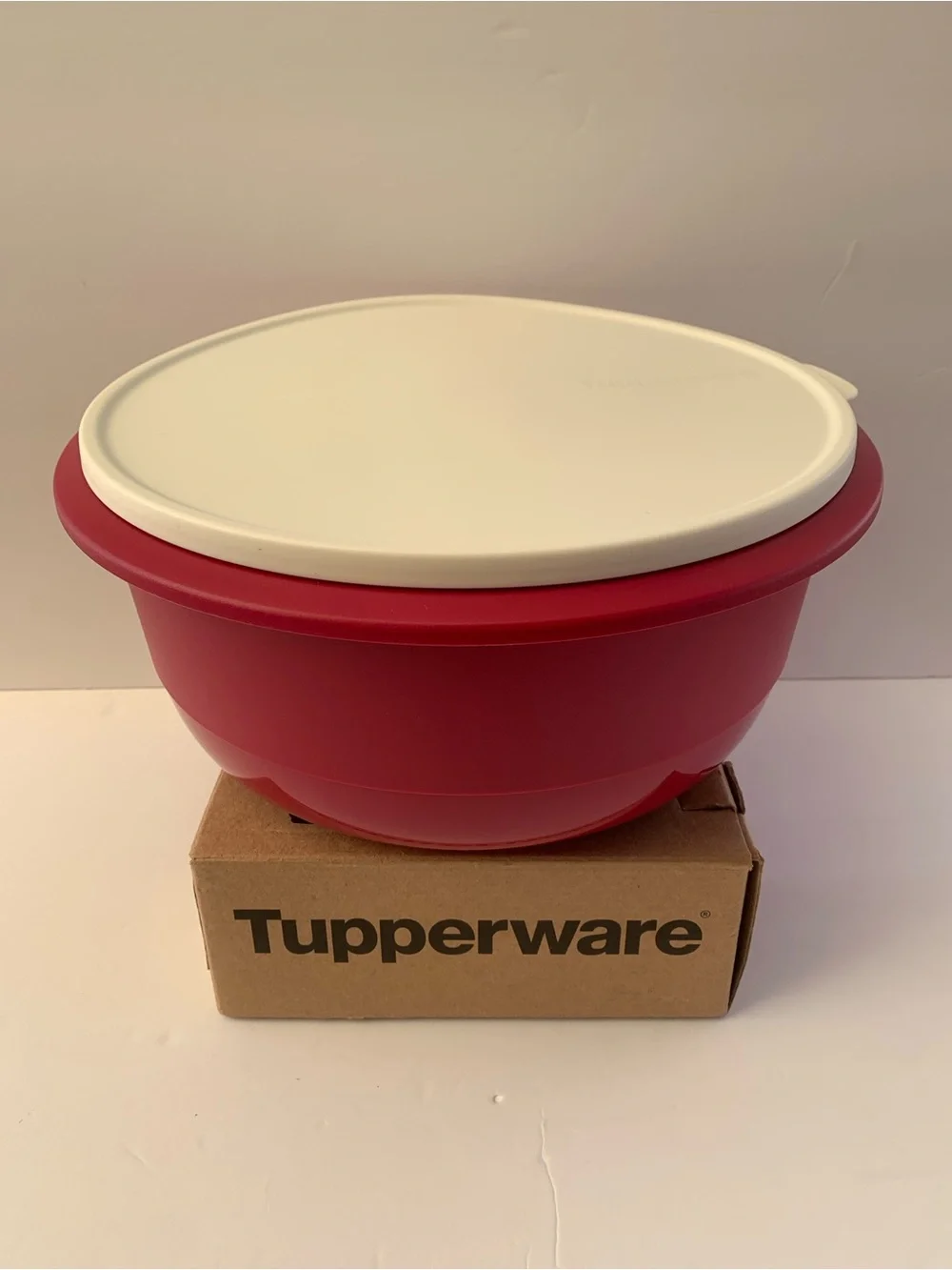 Tupperware Burgundy Bowl with Cream Lid 6 L (25 1/4 Cups)